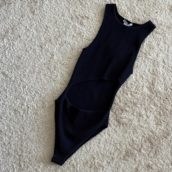 New Zara Ribbed Stretch Knit Cutout Front Bodysuit Black Size M/L - Picture 2 of 12